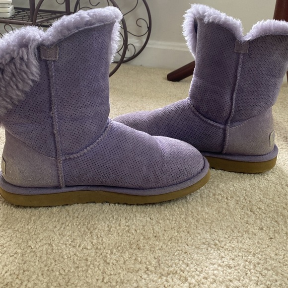 Light Purple Bailey Button Ugg Boots Size 7 Perforated design - Picture 5 of 6